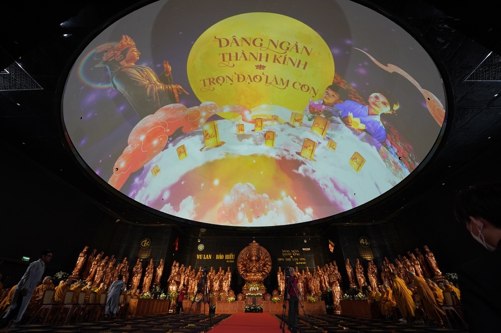 Phật tử khắp cả nước tìm về núi Bà Đen thực hành hiếu đạo mùa Vu lan - 4