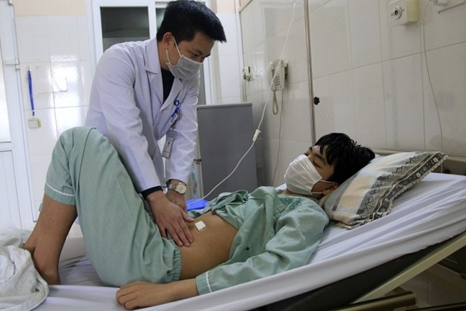 Thức khuya và ăn xoài, cóc dầm nhiều, nam sinh Quảng Ninh bị thủng dạ dày - 2 Thức khuya và ăn xoài, cóc dầm nhiều, nam sinh Quảng Ninh bị thủng dạ dày - 2