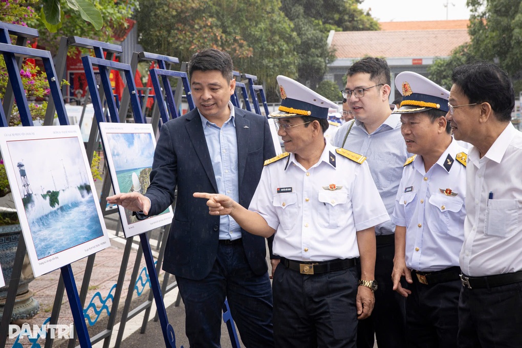 Khai mạc triển lãm Hoàng Sa, Trường Sa - Tổ quốc nơi đầu sóng - 2 Khai mạc triển lãm Hoàng Sa, Trường Sa - Tổ quốc nơi đầu sóng - 2