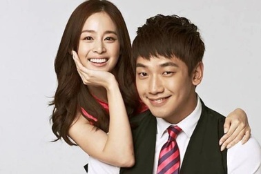 Chuyện tình của Bi (Rain) và Kim Tae Hee đến từ một… đôi tất