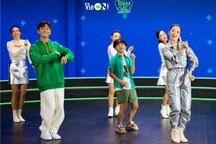 "Sạc năng lượng" những ngày đầu năm cùng MV mới của Ngô Kiến Huy