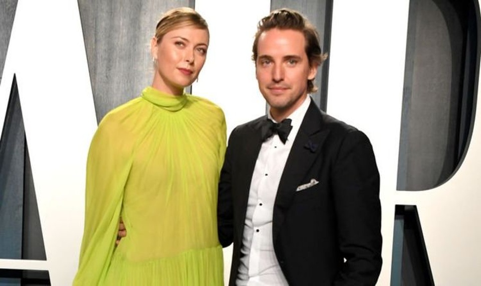 Maria Sharapova hạnh phúc khoe nhẫn đính hôn siêu khủng - 4 Maria Sharapova hạnh phúc khoe nhẫn đính hôn siêu khủng - 4