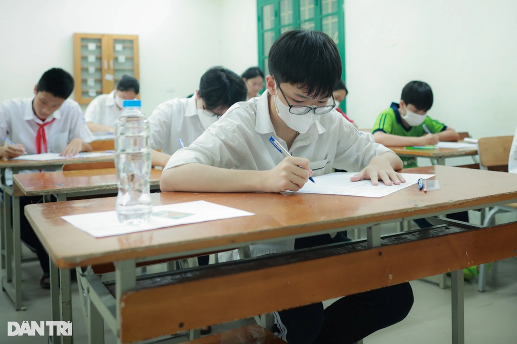 618 thí sinh bỏ thi, 6 em bị đình chỉ trong kỳ thi lớp 10 Hà Nội - 1 618 thí sinh bỏ thi, 6 em bị đình chỉ trong kỳ thi lớp 10 Hà Nội - 1