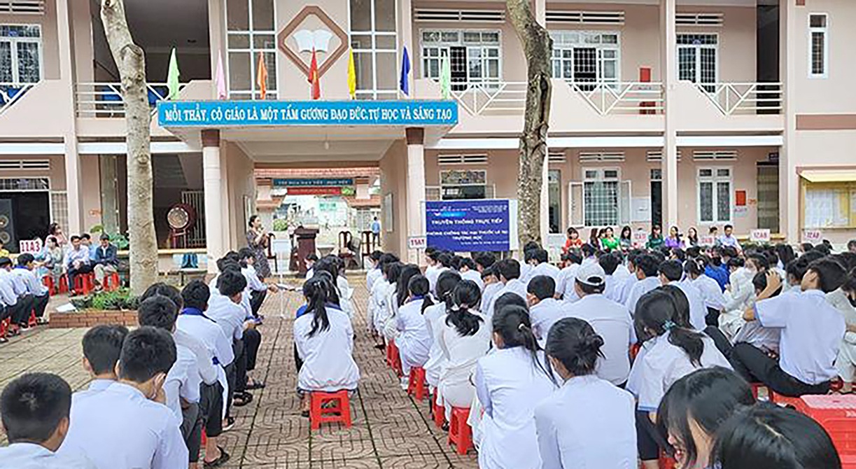 Tuyên truyền pctl trong trường học.jpg Tuyên truyền pctl trong trường học.jpg