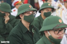 Bộ Quốc phòng xem xét lại quy định về cận thị, hình xăm khi tuyển quân