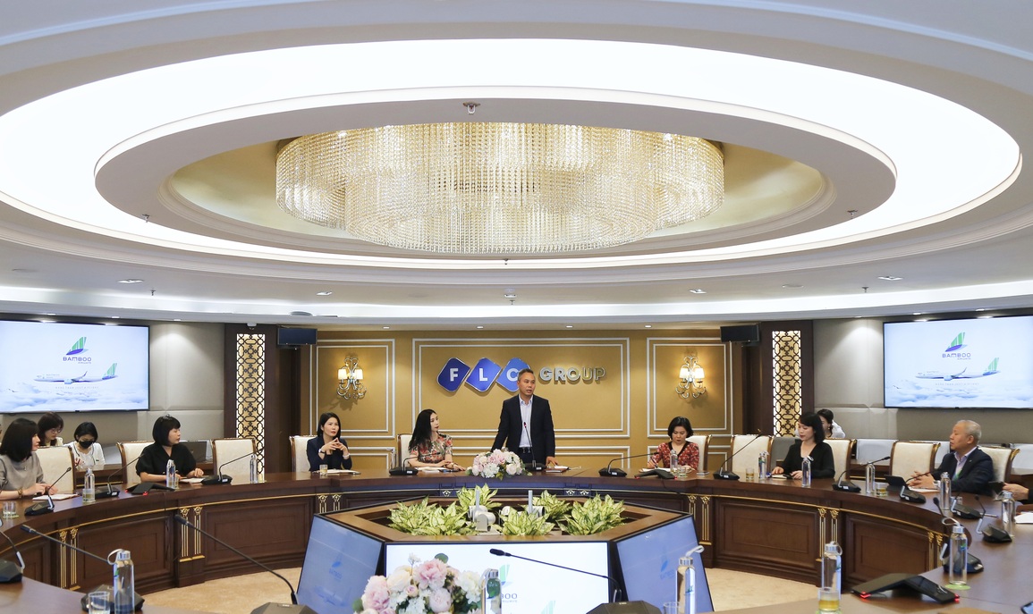 Ông Đặng Tất Thắng chủ trì cuộc họp đầu tiên tại FLC trên cương vị Chủ tịch HĐQT - 3 Ông Đặng Tất Thắng chủ trì cuộc họp đầu tiên tại FLC trên cương vị Chủ tịch HĐQT - 3