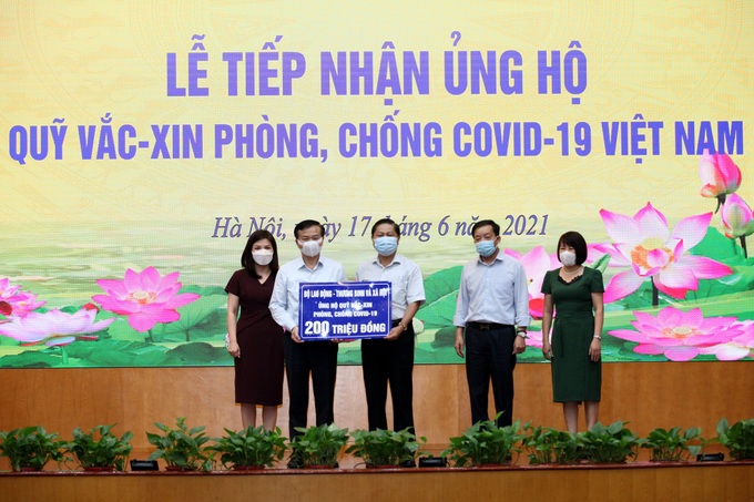 Bộ LĐ-TB&XH chung tay ủng hộ Quỹ Vaccine phòng chống COVID-19 - Ảnh 1.