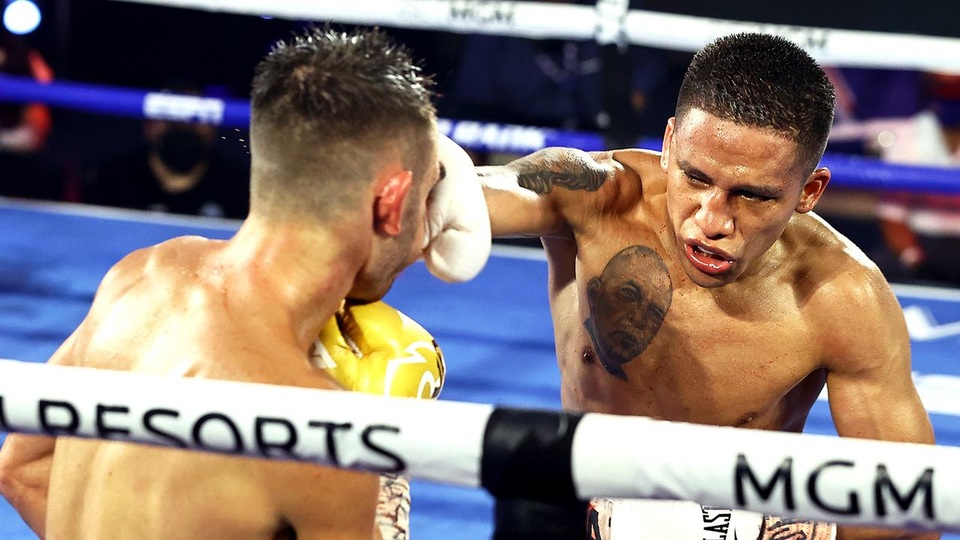 “Độc cô cầu bại” làng boxing bị đấm... thủng màng nhĩ - 1 “Độc cô cầu bại” làng boxing bị đấm... thủng màng nhĩ - 1