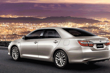 Toyota Camry mới khởi điểm từ 997 triệu đồng