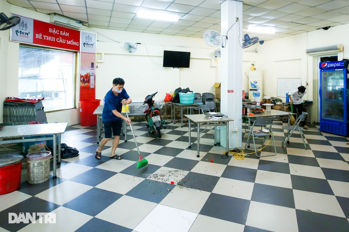 Ngày đầu hàng quán 19 quận huyện ở Hà Nội được mở cửa bán mang về - 2 Ngày đầu hàng quán 19 quận huyện ở Hà Nội được mở cửa bán mang về - 2