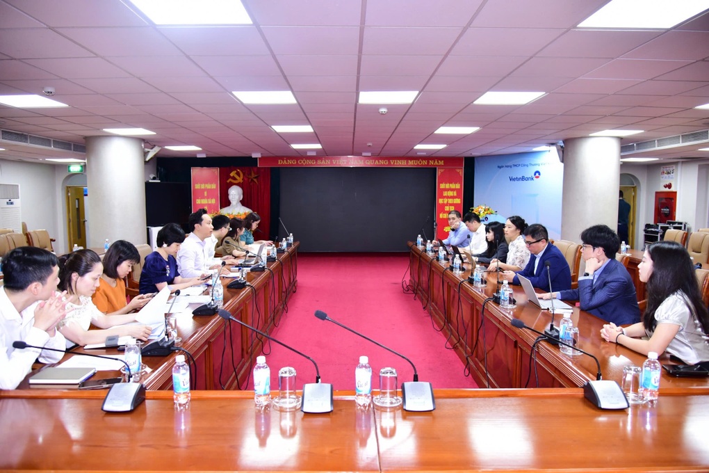 Hoạt động quan hệ nhà đầu tư giúp tối đa giá trị cho VietinBank và cổ đông - 3