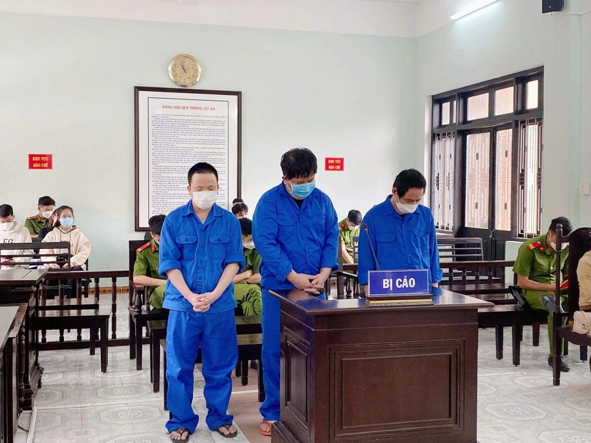 Tử hình 2 đối tượng vận chuyển 14 bánh heroin qua nhiều tỉnh, thành - 1 Tử hình 2 đối tượng vận chuyển 14 bánh heroin qua nhiều tỉnh, thành - 1