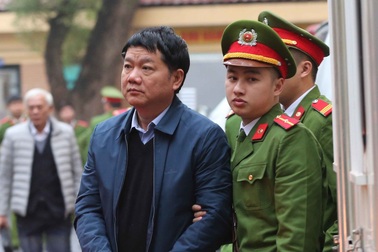 Toàn cảnh phiên xử ông Đinh La Thăng sáng nay