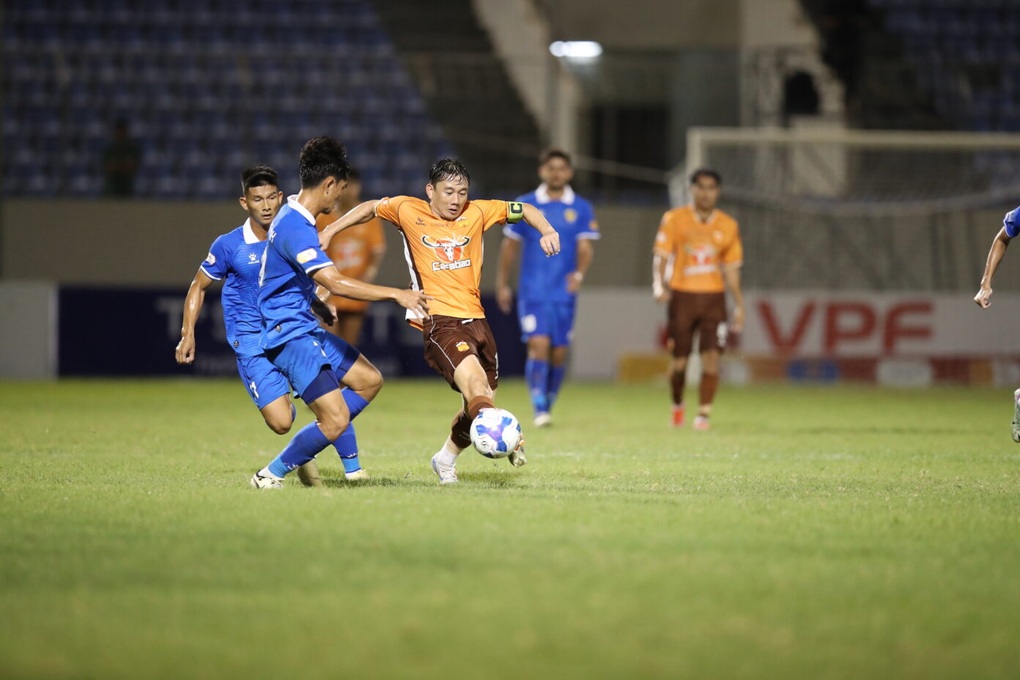 HAGL giành ngôi đầu bảng V-League và bàn thắng lịch sử của tài năng 16 tuổi - 3