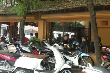 Phở sáng, cà phê bình dân kiếm đậm đầu năm