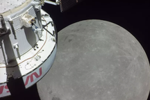 Tàu vũ trụ Orion tiến gần Mặt Trăng, sẵn sàng cho giai đoạn tiếp theo