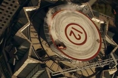 Xe BMW 1M drift trên bãi đáp trực thăng cao nhất thế giới