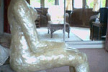 Bức tượng làm từ băng dính