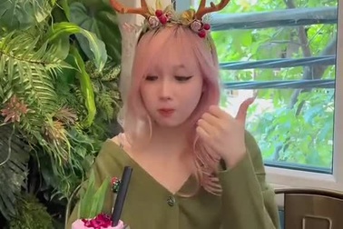 Reviewer xinh đẹp nổi đình đám trong các hội nhóm check-in quán xá