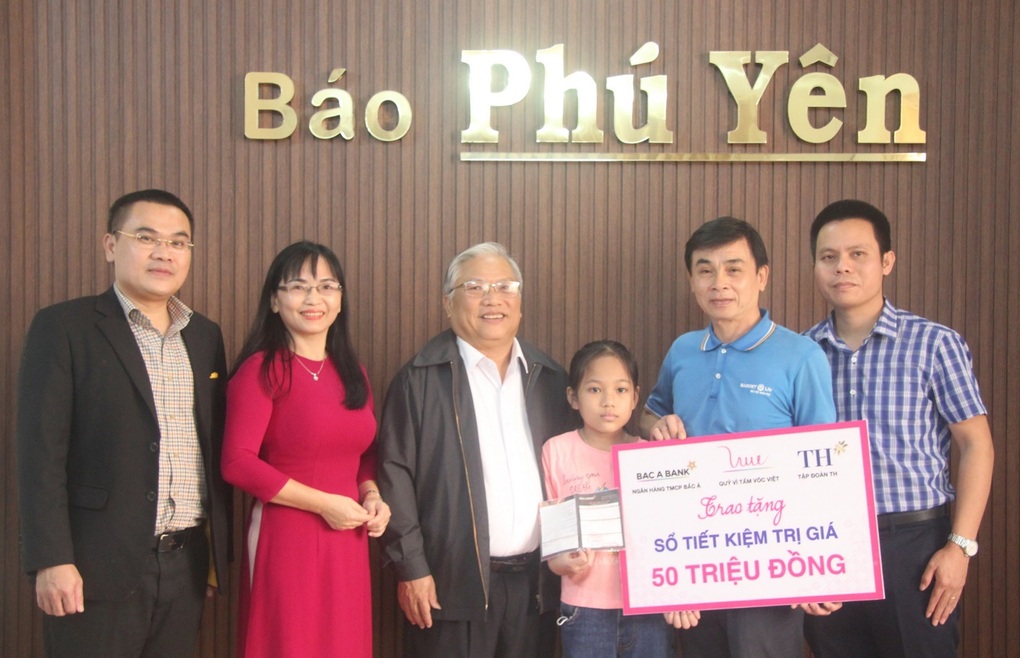 Tập đoàn TH trao học bổng cho học sinh khó khăn tại Phú Yên - 1 Tập đoàn TH trao học bổng cho học sinh khó khăn tại Phú Yên - 1