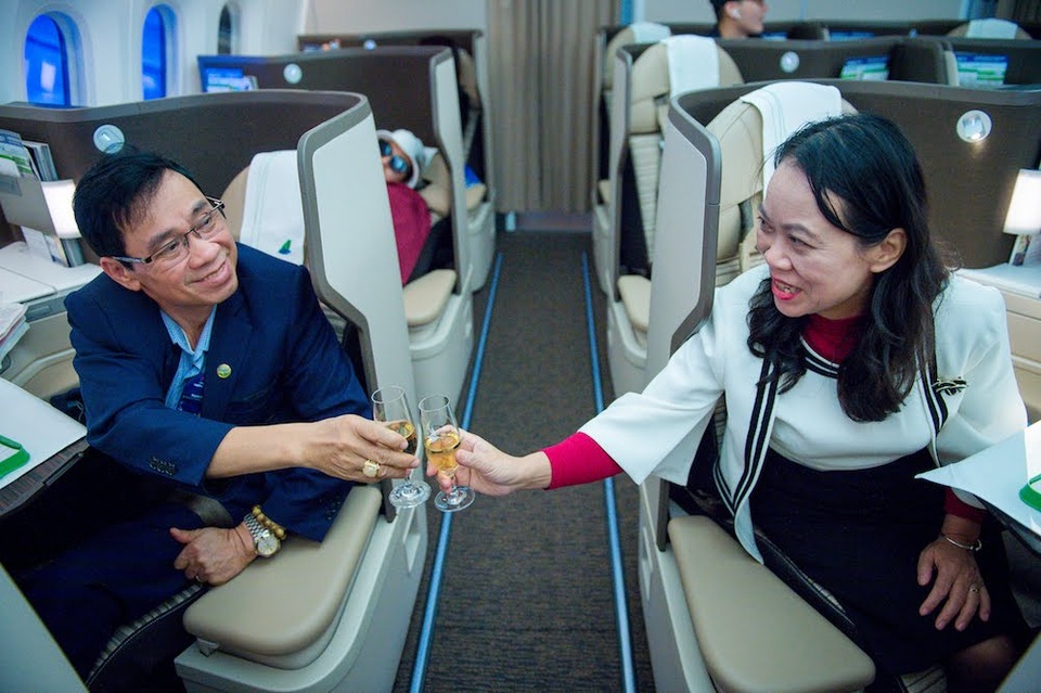 Máy bay thân rộng Boeing 787-9 Dreamliner Ha Long Bay của Bamboo Airways thực hiện chuyến bay thương mại đầu tiên - 10 Máy bay thân rộng Boeing 787-9 Dreamliner Ha Long Bay của Bamboo Airways thực hiện chuyến bay thương mại đầu tiên - 10