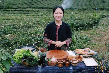 Cô gái Việt "gây sốt" với những video giới thiệu văn hóa ẩm thực đẹp như phim điện ảnh