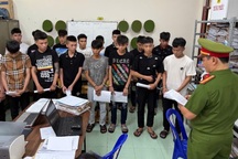 20 thanh niên mang hung khí tìm người đánh rồi bỏ trốn ra biển