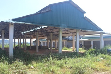 Những ngôi chợ tiền tỷ vừa xây xong đã... "chết"!