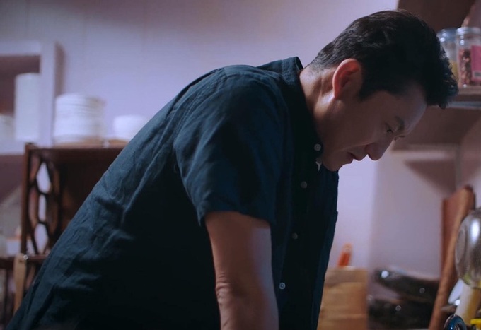 Đàm Tùng Vận thưởng nóng 2 anh nội y đỏ chói loá để thi đâu trúng đó ở Lấy Danh Nghĩa Người Nhà tập 8 - Ảnh 6. Đàm Tùng Vận thưởng nóng 2 anh nội y đỏ chói loá để thi đâu trúng đó ở Lấy Danh Nghĩa Người Nhà tập 8 - Ảnh 6.