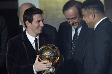 Với “hattrick” của Messi, Barcelona sở hữu nhiều Quả bóng Vàng nhất