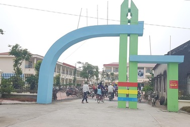 Trường mầm non hơn 30 tỷ đồng vừa sử dụng đã hư hỏng