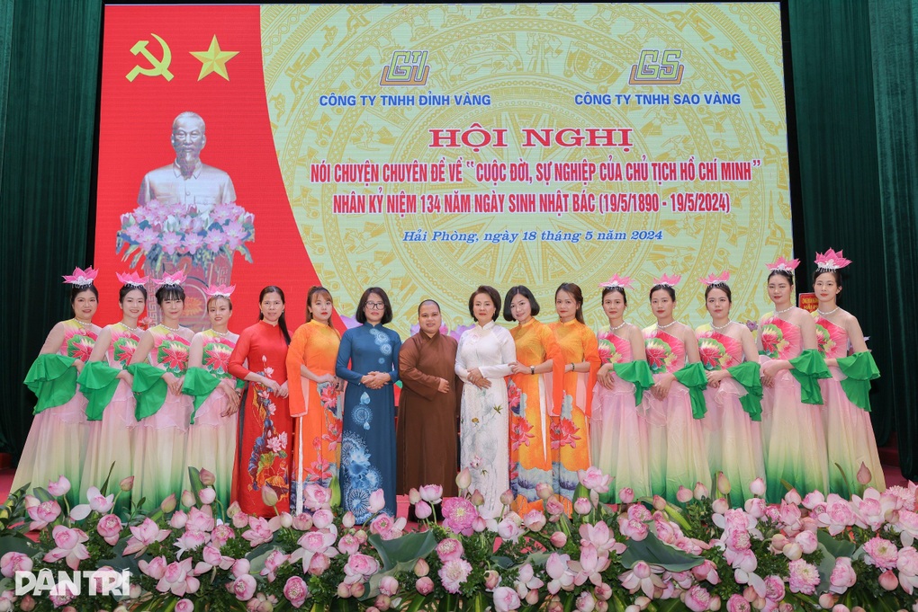 GS.TS Hoàng Chí Bảo: Bác Hồ rất quan tâm đến giai cấp công nhân - 5 GS.TS Hoàng Chí Bảo: Bác Hồ rất quan tâm đến giai cấp công nhân - 5