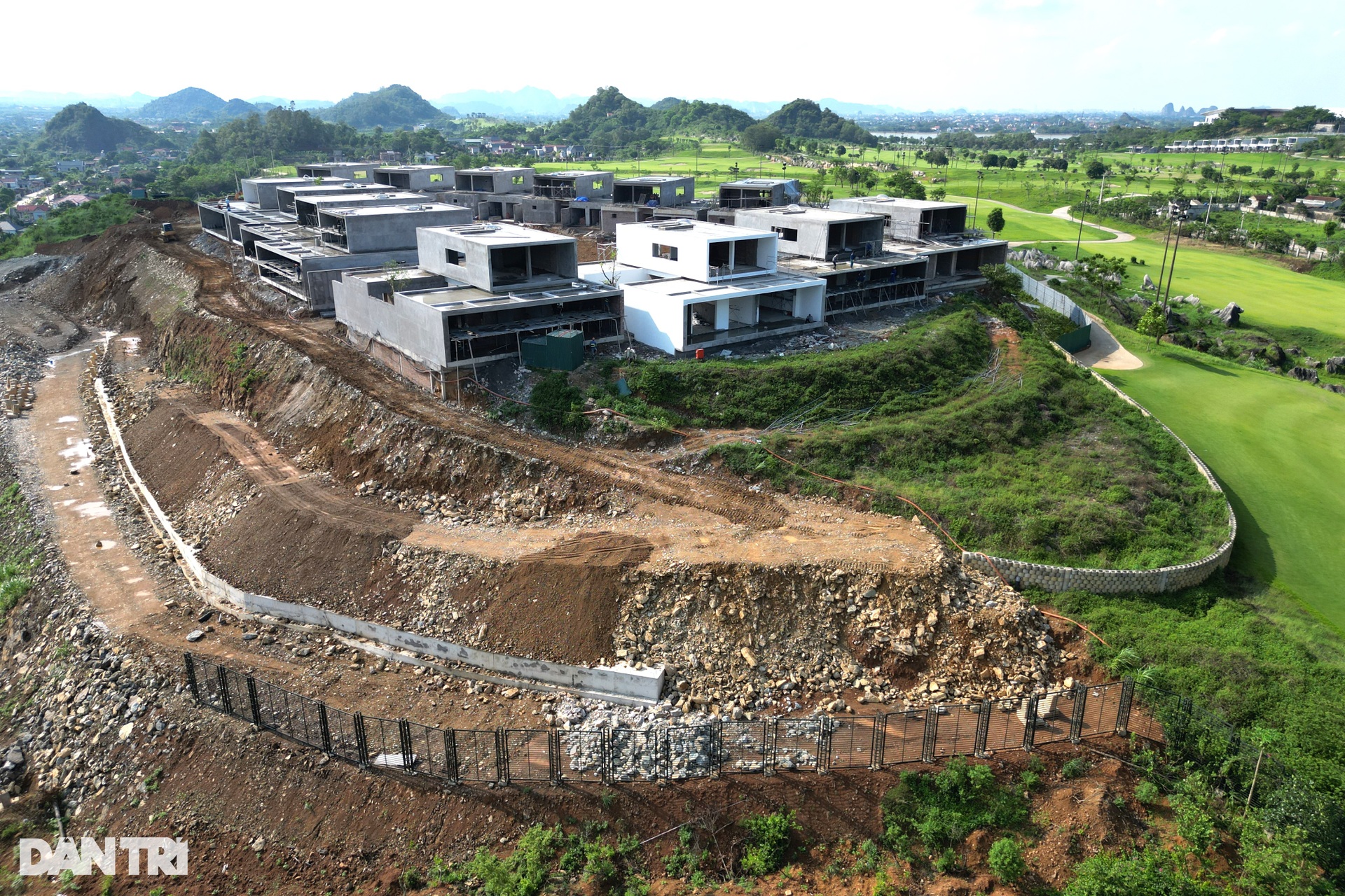 14 biệt thự ở sân golf tại Ninh Bình có được cấp phép đúng quy định? - 6 14 biệt thự ở sân golf tại Ninh Bình có được cấp phép đúng quy định? - 6