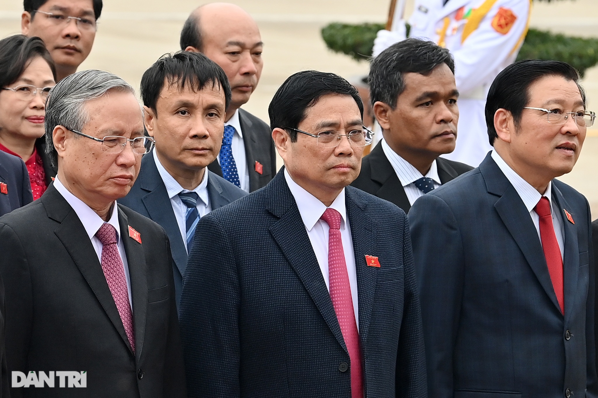 Đoàn đại biểu Quốc hội vào Lăng viếng Chủ tịch Hồ Chí Minh - 6 Đoàn đại biểu Quốc hội vào Lăng viếng Chủ tịch Hồ Chí Minh - 6