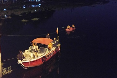 Đôi nam nữ gieo mình xuống sông mất tích