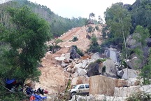“Loạn” tình trạng khai thác đá trái phép trên núi Hòn Chà