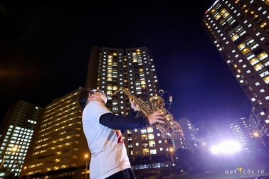 Là bệnh nhân ghép thận, Trần Mạnh Tuấn vẫn biểu diễn tại bệnh viện dã chiến