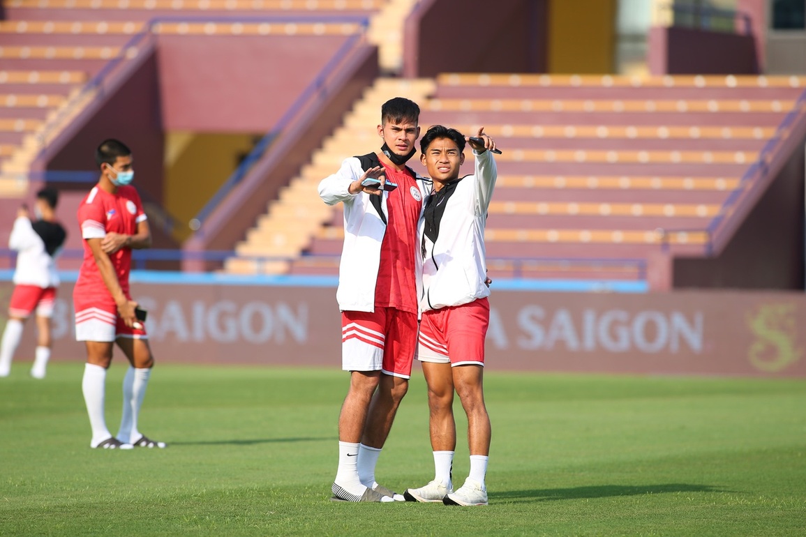 Cầu thủ U23 Philippines khen mặt sân Việt Trì, tự tin vào bán kết SEA Games - 1 Cầu thủ U23 Philippines khen mặt sân Việt Trì, tự tin vào bán kết SEA Games - 1