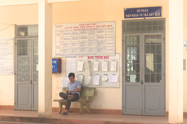 Kiểm điểm lãnh đạo xã vì phòng làm việc “cửa đóng then cài”  trong giờ hành chính