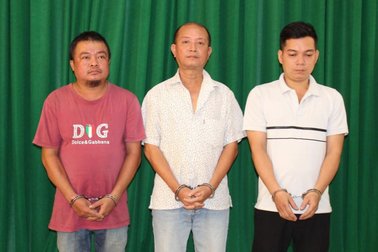 Bắt thêm 3 người trong đường dây sản xuất thuốc giả ở TPHCM