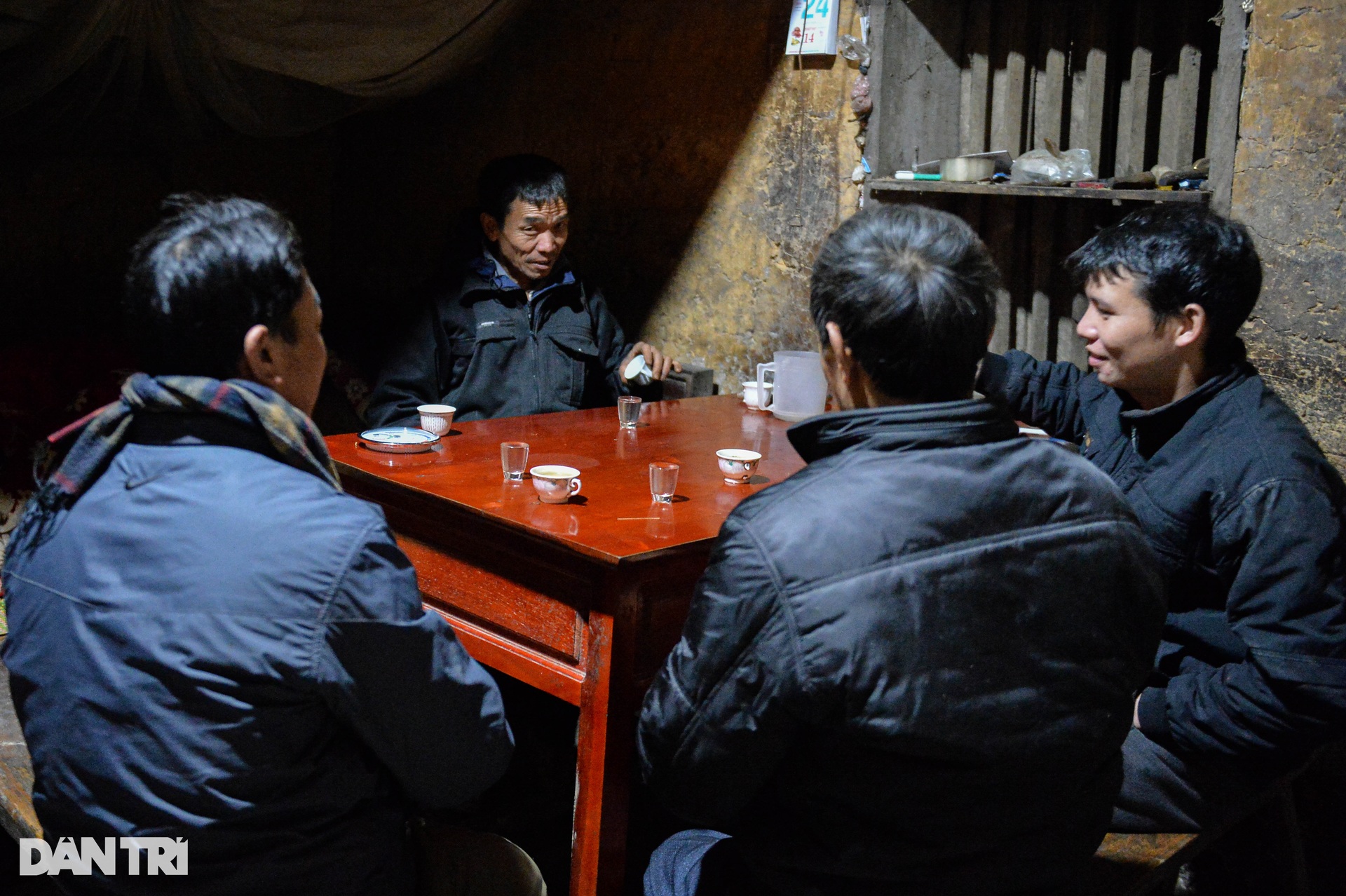 Life of people in Mau Son mountain area during bone-chilling cold days - 11