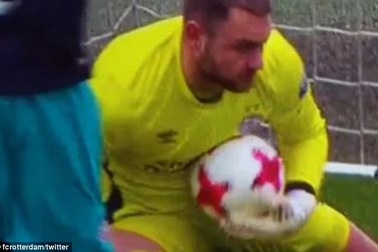 Công nghệ goal-line phát hiện ra pha phản lưới nhà vô cùng hài hước