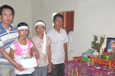 Quà bạn đọc trở lại với mẹ bé Hoàng Đắc Dương 