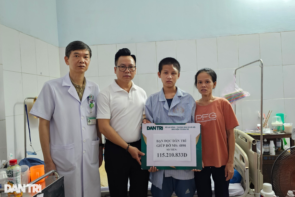 Gần 210 triệu đồng đến với nam sinh lớp 11 gặp tai nạn khi đi làm thêm - 1 Gần 210 triệu đồng đến với nam sinh lớp 11 gặp tai nạn khi đi làm thêm - 1