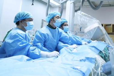 Thành tựu y khoa Việt Nam: Phương pháp điều trị qua da giúp hạn chế đột tử