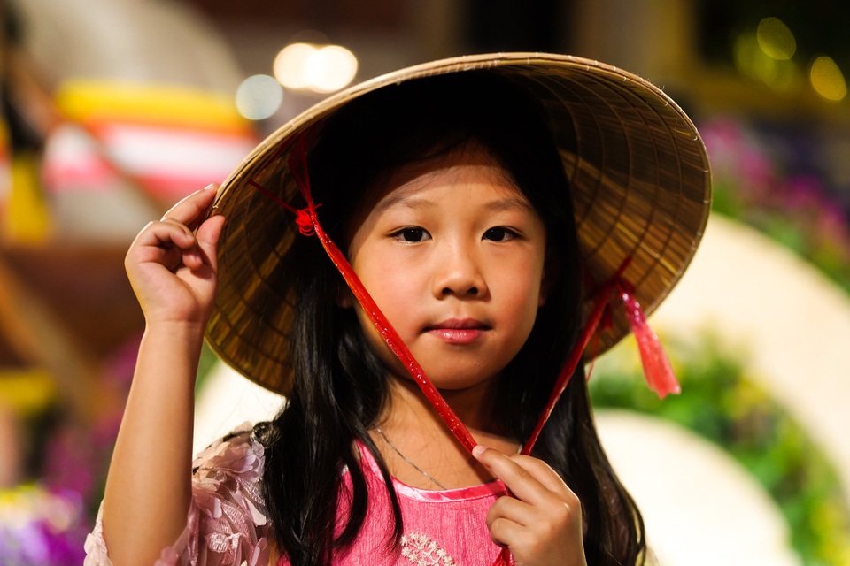 Háo hức chờ mở cửa đường hoa Nguyễn Huệ, khách nước ngoài chuẩn bị áo dài, nón lá trước cả tuần - 8 Háo hức chờ mở cửa đường hoa Nguyễn Huệ, khách nước ngoài chuẩn bị áo dài, nón lá trước cả tuần - 8