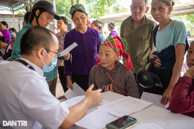Cử tri chất vấn, Bộ Nội vụ trả lời hướng tổ chức lại công chức cả nước