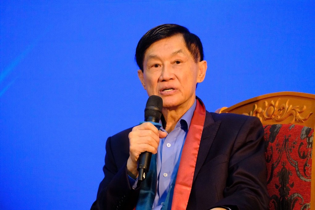 Tỷ phú Johnathan Hạnh Nguyễn nghẹn ngào trước món quà bất ngờ của sinh viên - 1 Tỷ phú Johnathan Hạnh Nguyễn nghẹn ngào trước món quà bất ngờ của sinh viên - 1