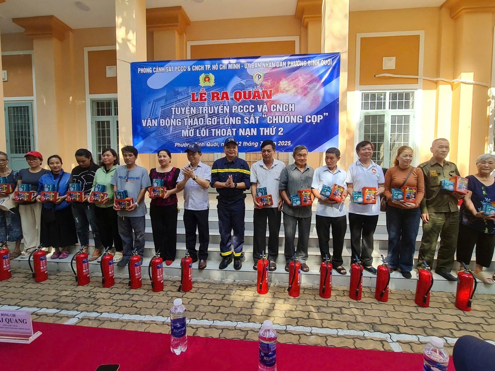 Công an TPHCM phấn đấu không còn “điểm mù” về phòng cháy chữa cháy - 6 Công an TPHCM phấn đấu không còn “điểm mù” về phòng cháy chữa cháy - 6