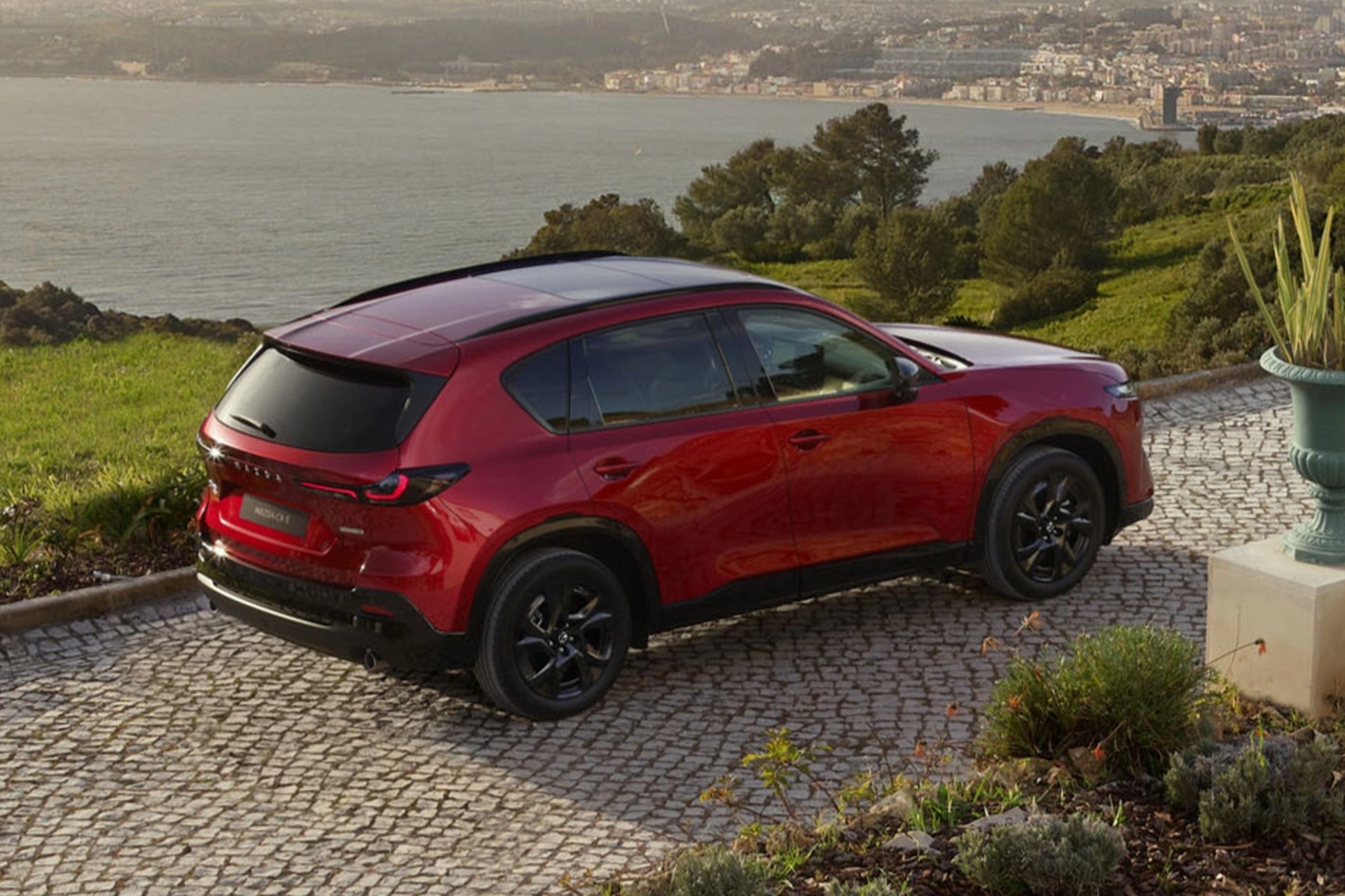 Mazda CX-5 thế hệ mới chính thức ra mắt: To lớn hơn, thêm bản hybrid - 3 Mazda CX-5 thế hệ mới chính thức ra mắt: To lớn hơn, thêm bản hybrid - 3